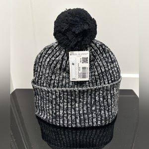 Lululemon Women’s textured fleece-lined knit beanie